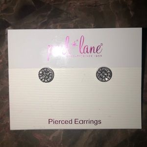 Stud diamonds earrings